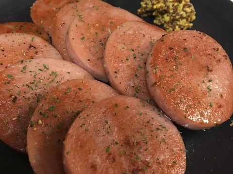 お酒にも合う!カリカリボロニアソーセージ